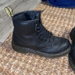 Women’s size 5 doc martens (kids size 3)